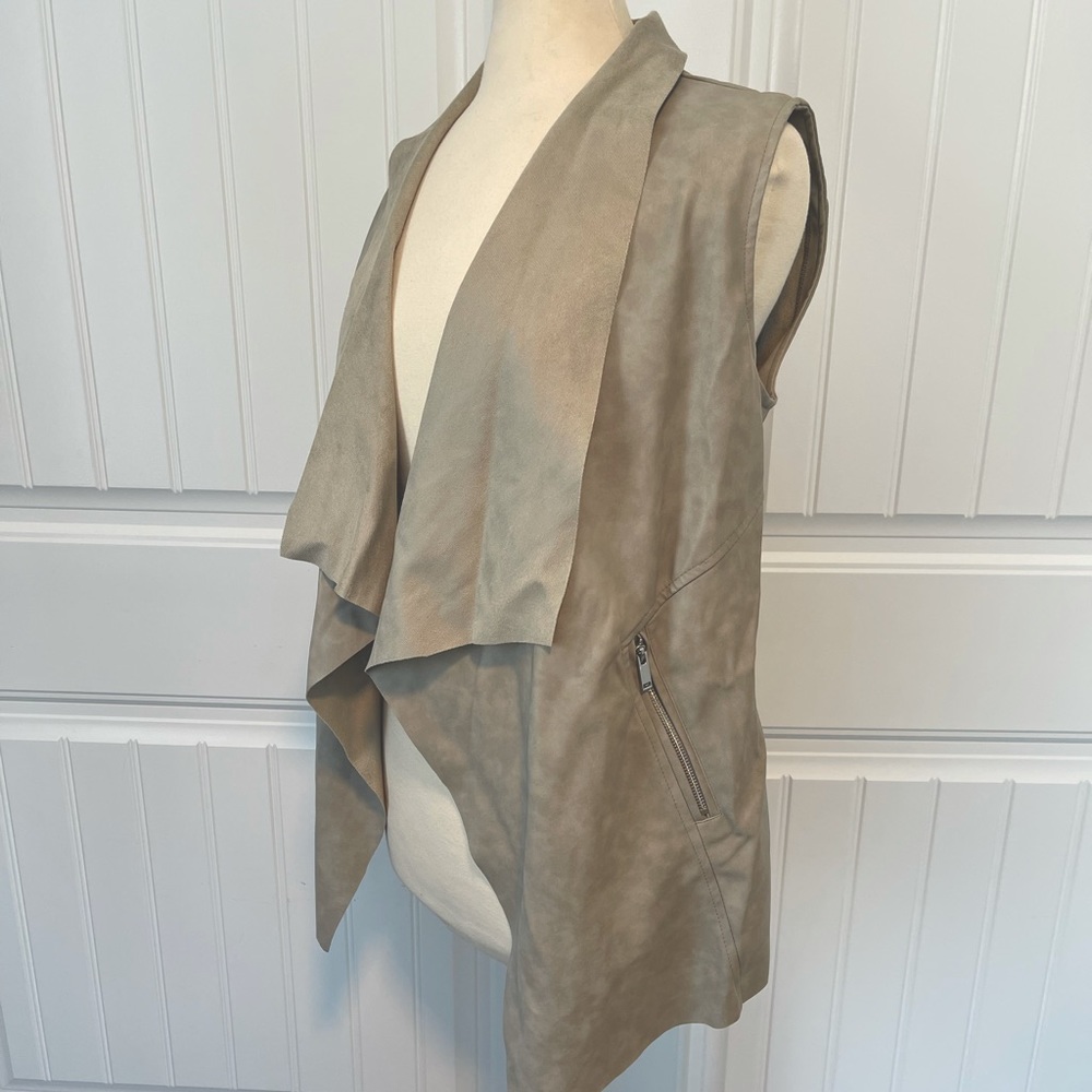 NWT! Tahari Women’s Leather Vest - Leather Vest Size Small
